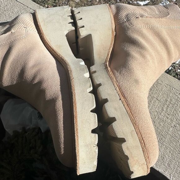 Dolce Vita Huey H2O Water-Resistant Suede Crocodile Embossed Lug Booties Sz 8.5 - Picture 4 of 10